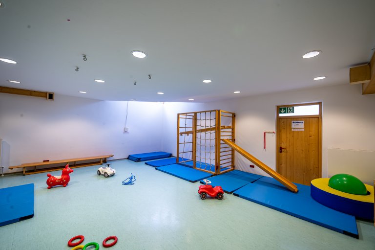 Eingangbereich_Werkstatt-Turnhalle_KindergartenStraß_6